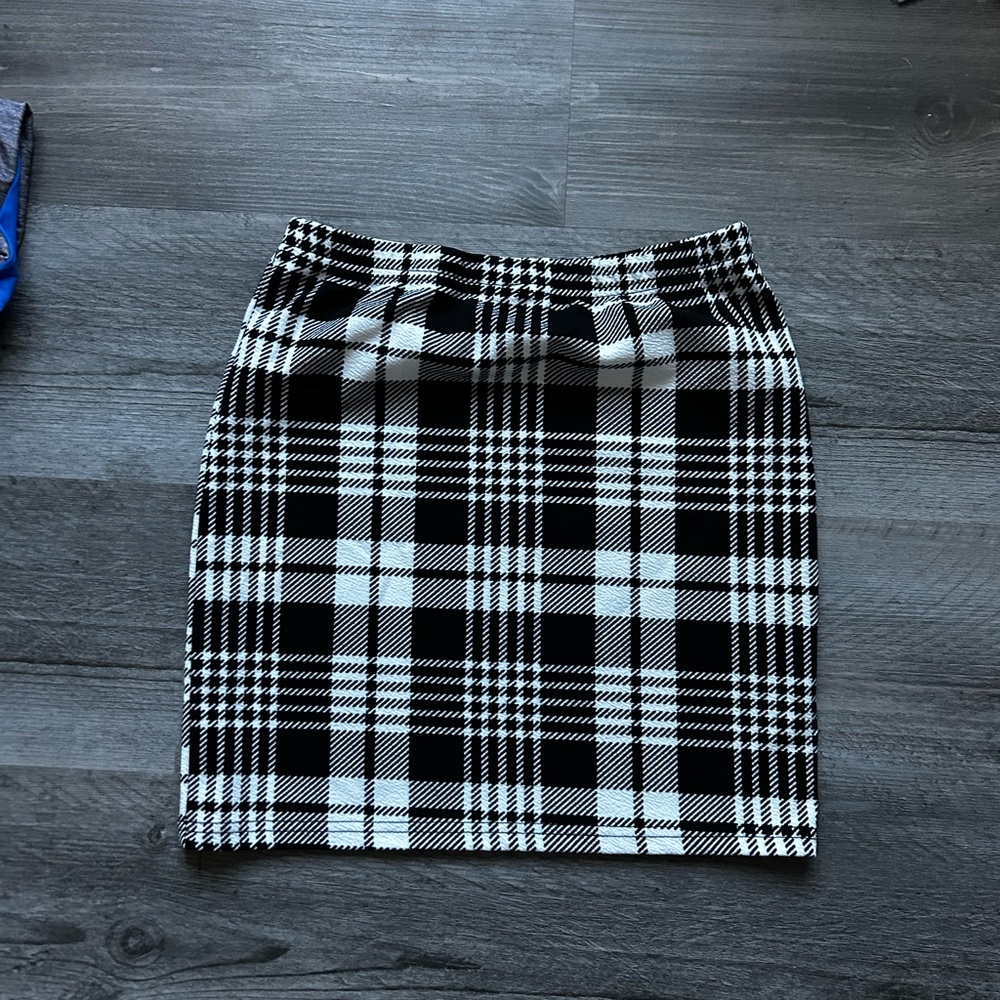 Classic Black and White Plaid Skirt